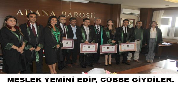 Meslek yemini edip, cübbe giydiler.